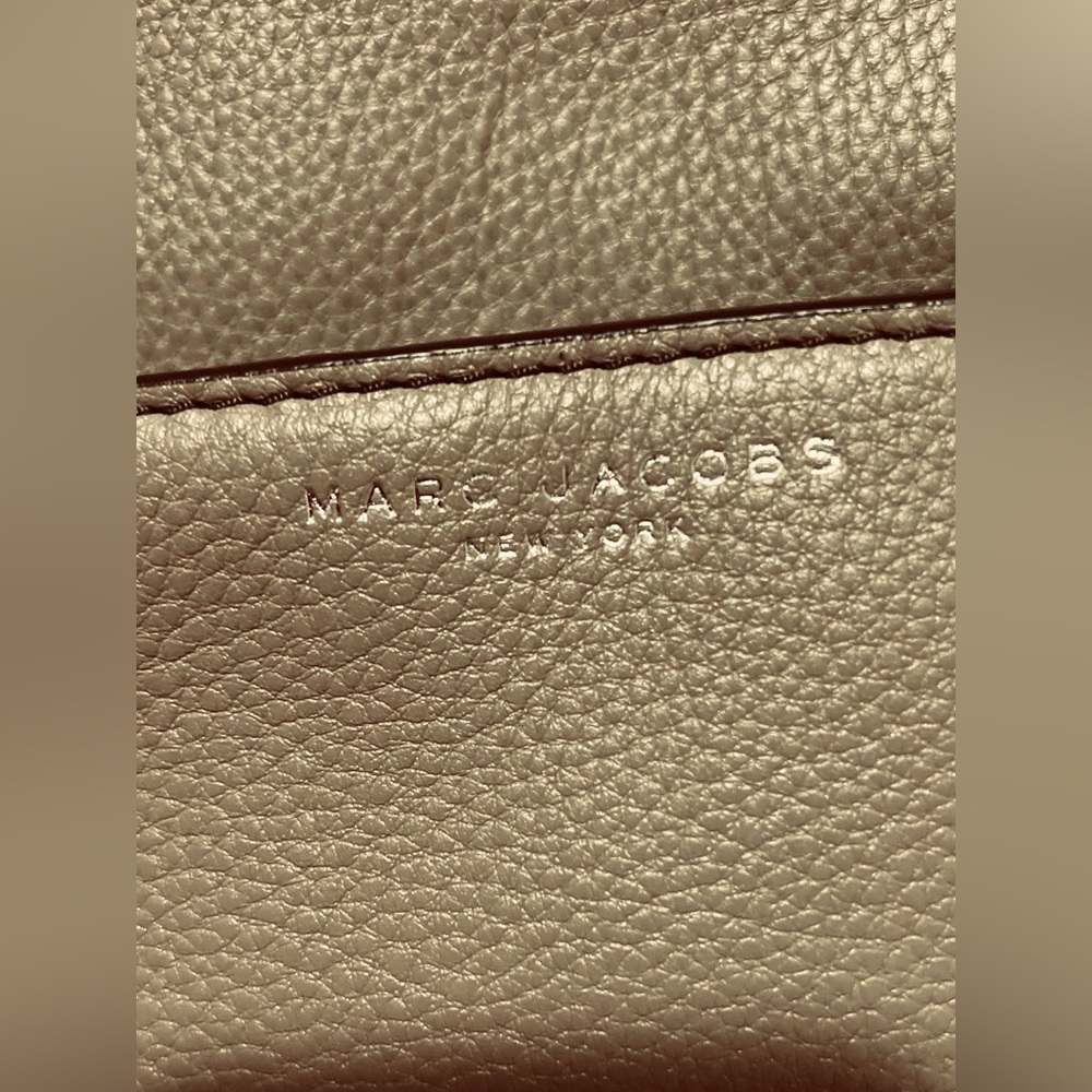 Marc Jacobs Textured Leather Accessory - Picture 3 of 10